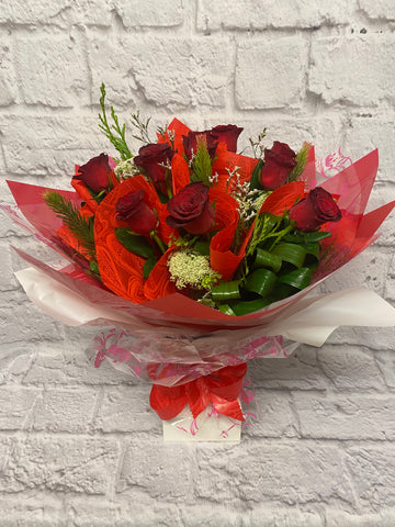 12 Red Roses Gift Wrapped Presentation